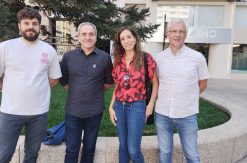 En la imagen, los representantes de ambas entidades durante la firma del acuerdo: Sergio Ochando y Daniel Azaña (Llanero Solidario), junto a Cristina Izarra y Víctor Fachal (Fundación Nexo Empleo).